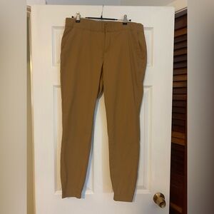 Columbia women’s Khaki joggers/hiking pants